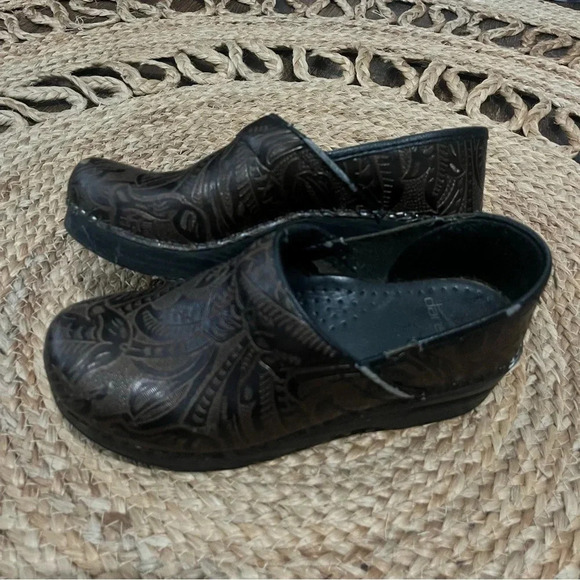 Dansko Professional Tooled Women’s Size 38 US 8 Brown Leather Clogs - Picture 1 of 5